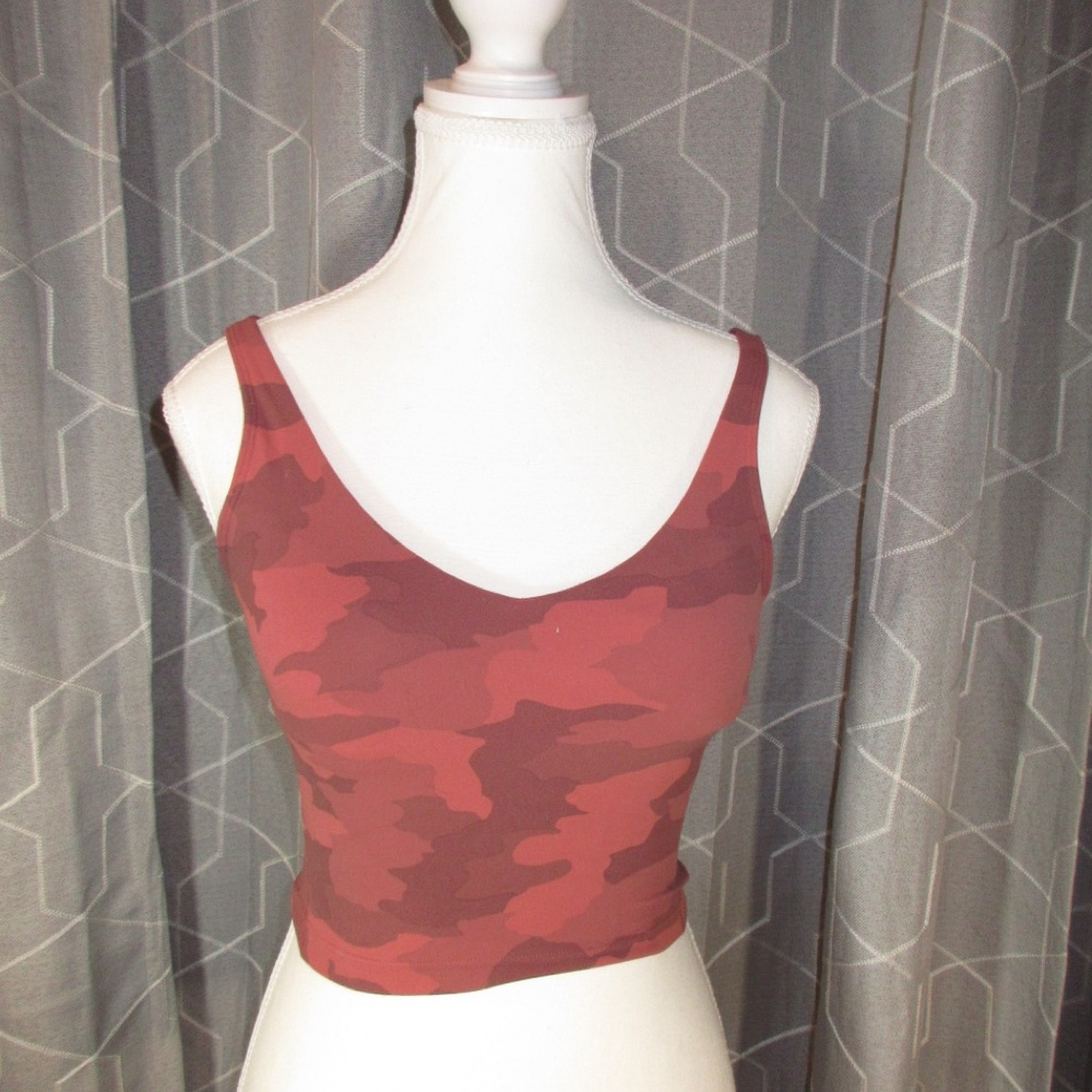 Lululemon women’s Camouflage Crop Top